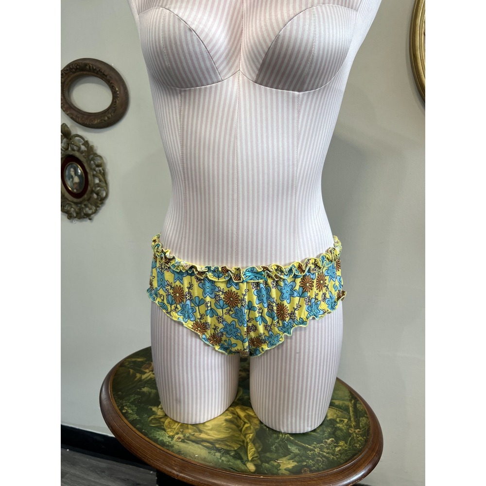 Victoria's Secret Vintage Pout Retro Floral Ruffle Panties Size L Yellow